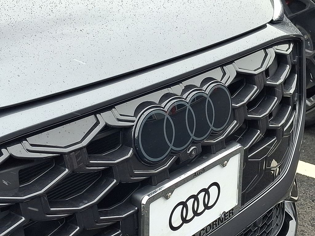 Thumbnail: 2026 Audi Q3 - 4