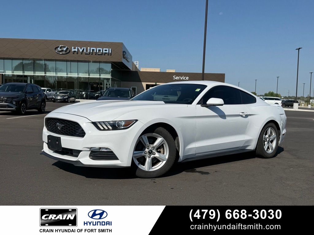 Oxford White 2017 Ford Mustang Coupe Rear-Wheel Drive 6-Speed Manual