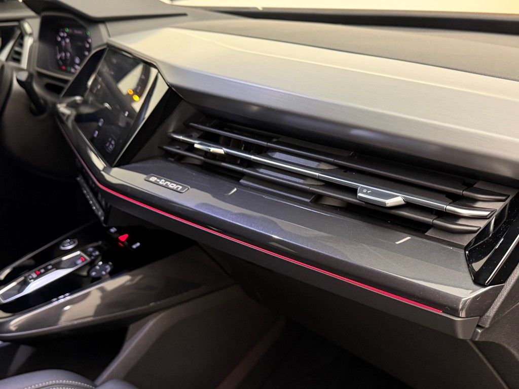 Thumbnail: 2022 Audi Q4 e-tron - 23