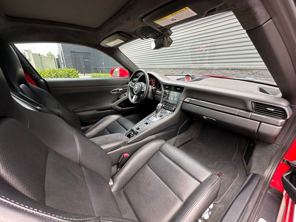 Thumbnail: 2018 Porsche 911 - 32