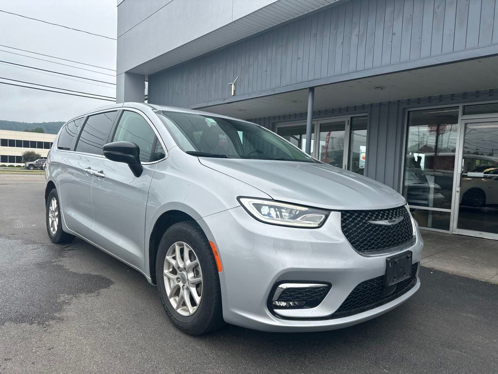 2024 Chrysler Pacifica Touring L FWD   