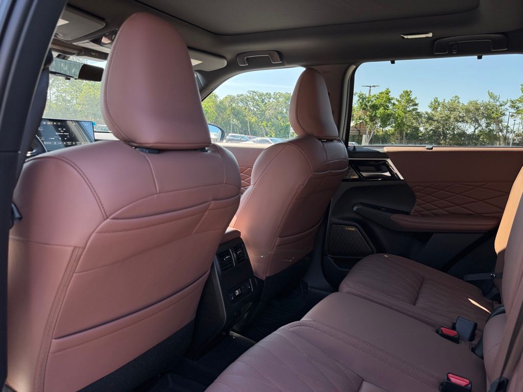 2025 Mitsubishi Outlander SEL photo 14