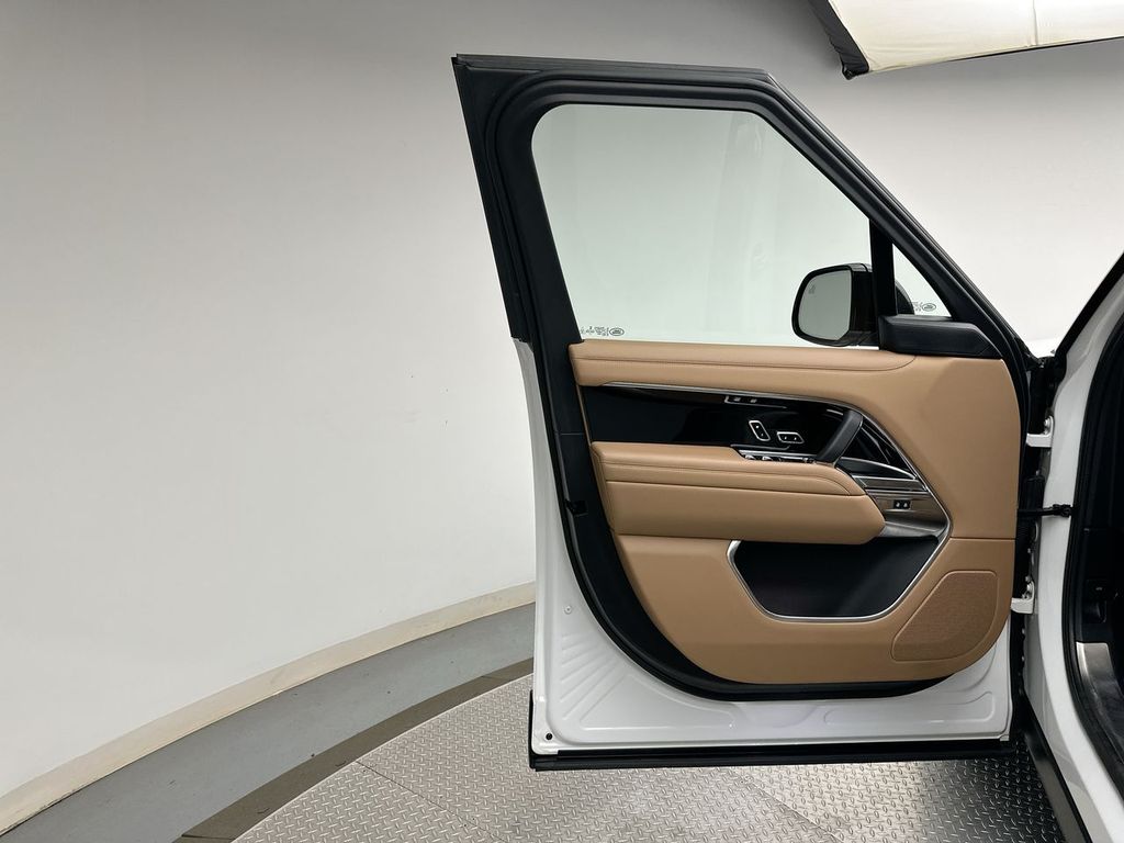 Thumbnail: 2023 Land Rover Range Rover - 22