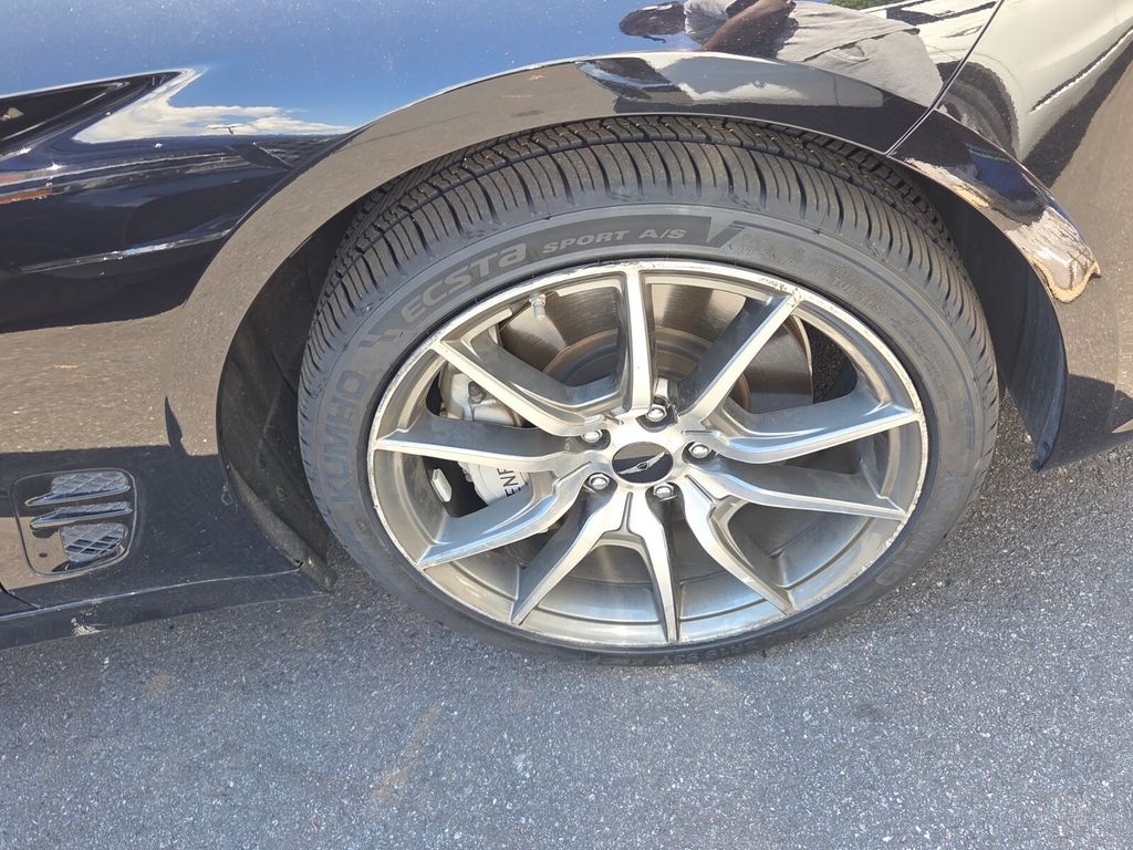 Used 2025 Black Genesis 2.5T image 4