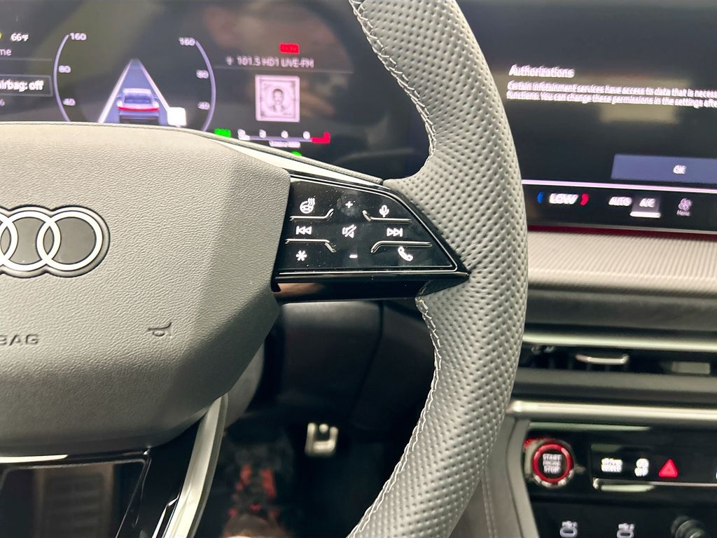 Thumbnail: 2025 Audi SQ5 - 13