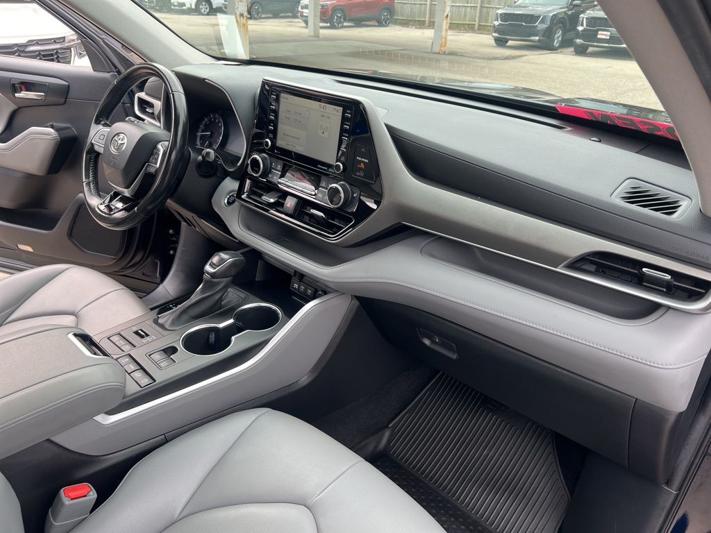 2021 Toyota Highlander XLE photo