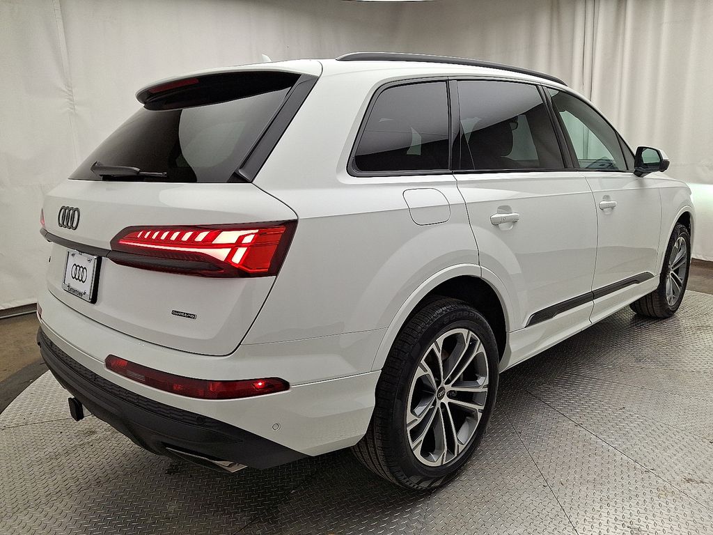 Thumbnail: 2026 Audi Q7 - 3