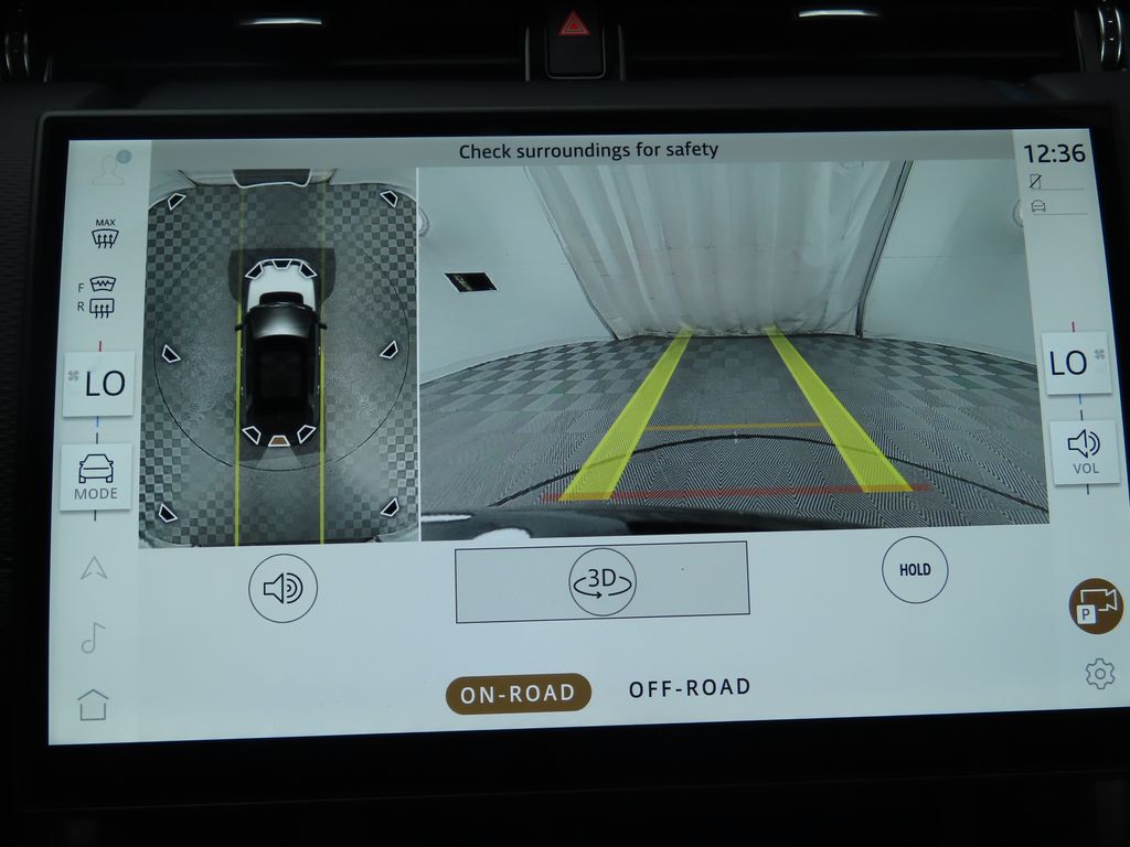 Thumbnail: 2024 Land Rover Discovery Sport - 17