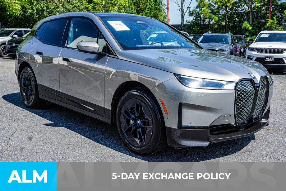 Used 2024 Gray BMW xDrive50 image 3
