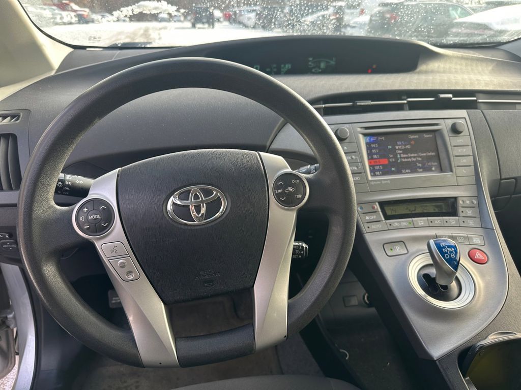 2015 Toyota Prius Three 9