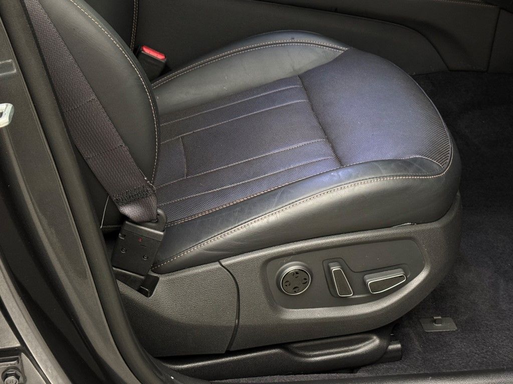 Thumbnail: 2018 Genesis G80 - 17