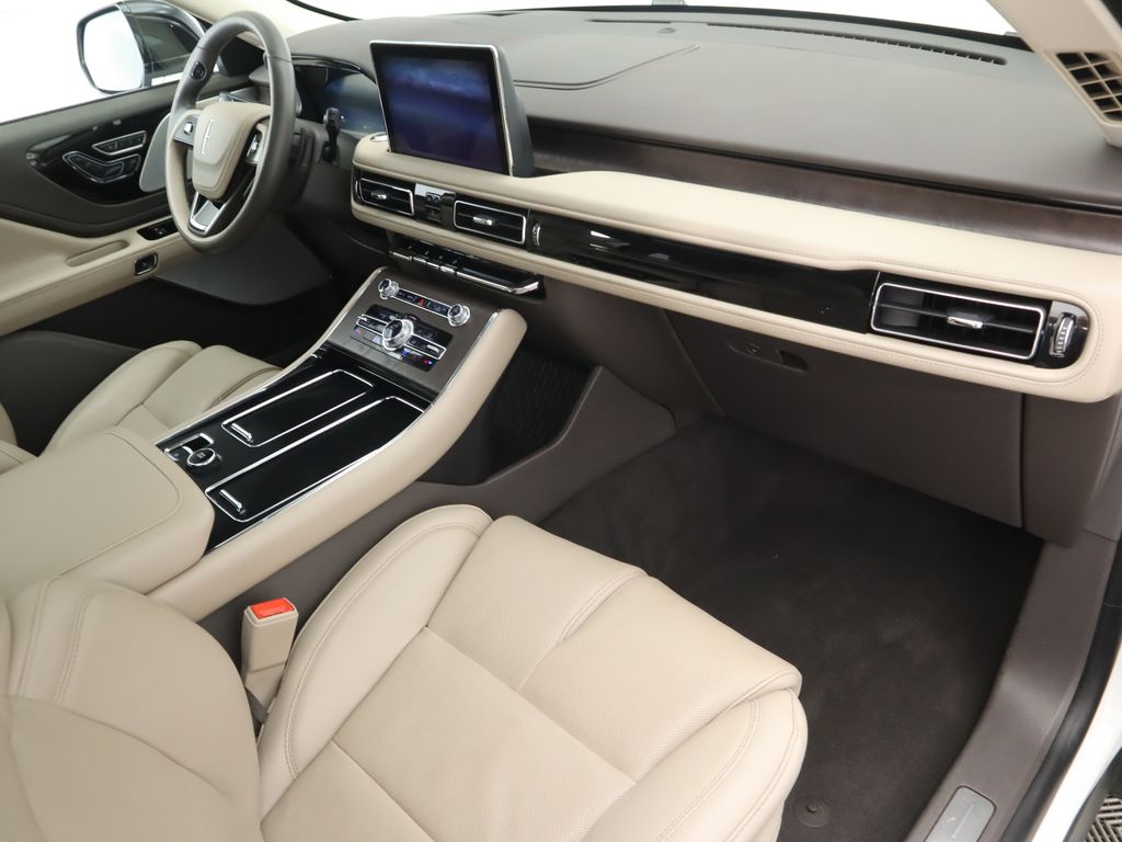 Thumbnail: 2023 Lincoln Aviator - 18