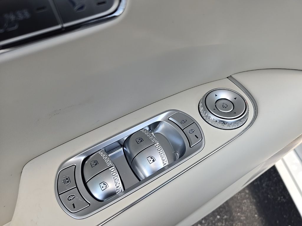 2025 Genesis G90  20