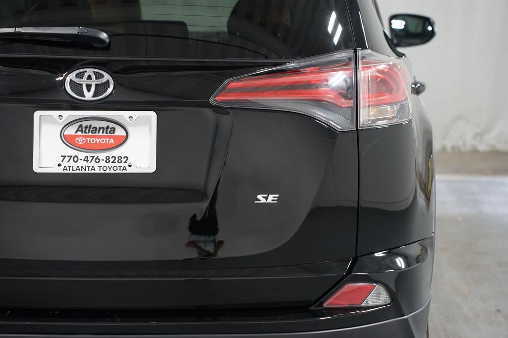 Thumbnail: 2017 Toyota RAV4 - 10