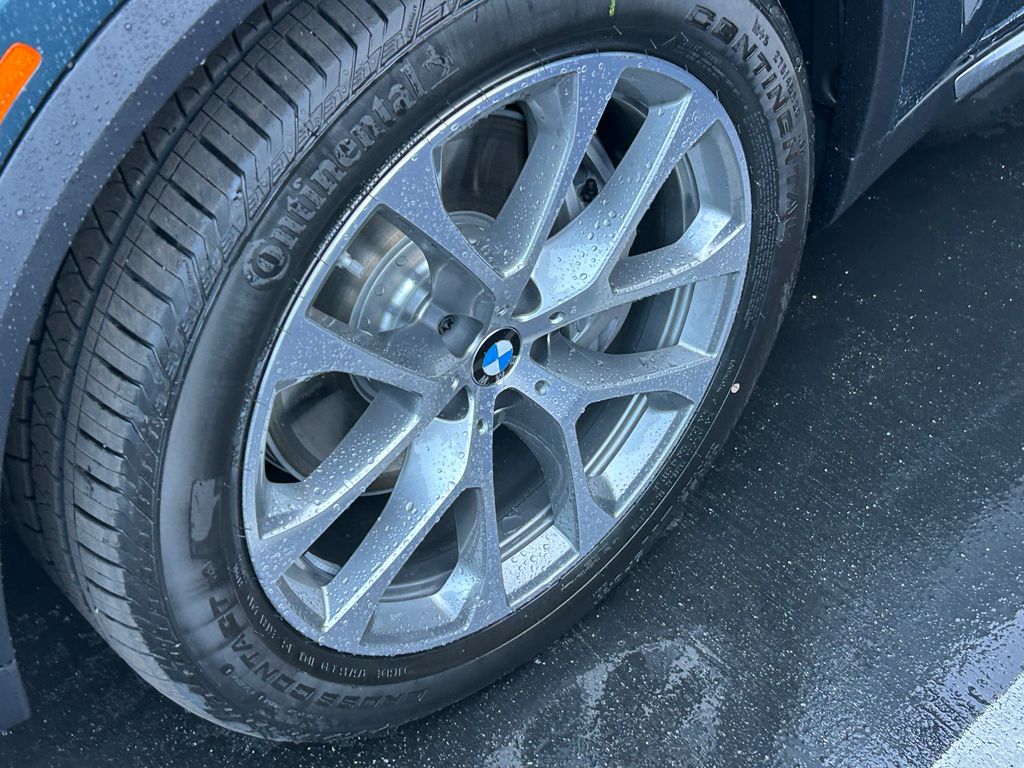 Thumbnail: 2026 BMW X5 - 3