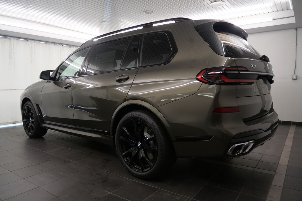 2025 BMW X7 M60i 4