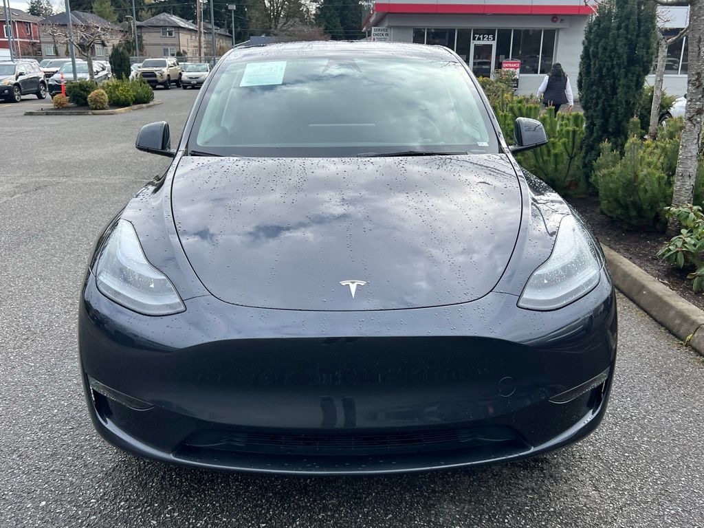 View vehicle photo 5