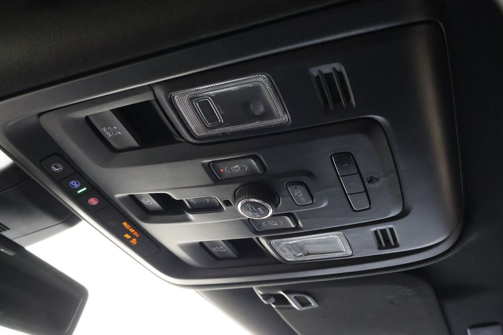 Thumbnail: 2021 GMC Yukon XL - 31