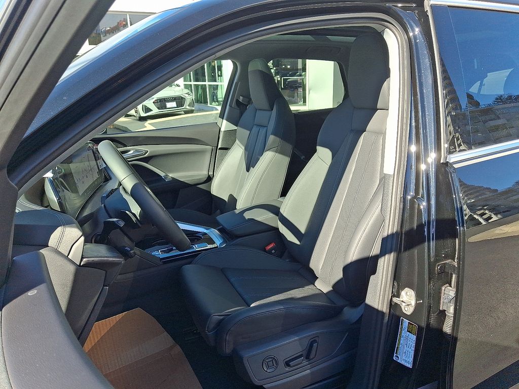 Thumbnail: 2025 Audi Q5 - 10