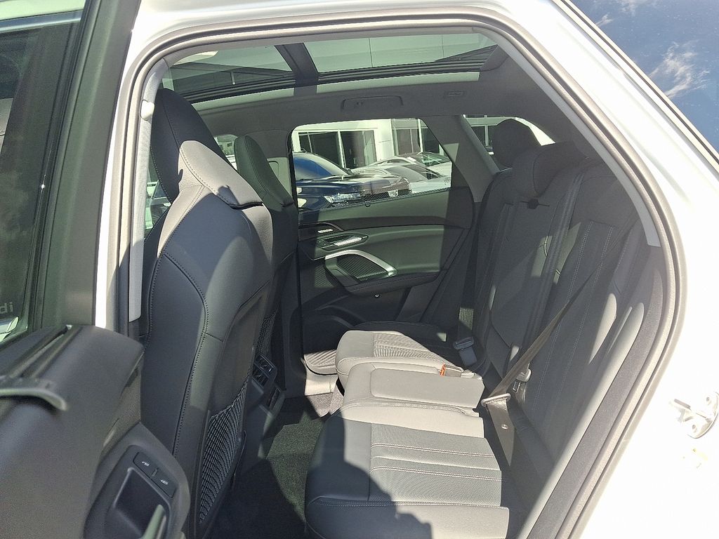 Thumbnail: 2025 Audi Q5 - 8