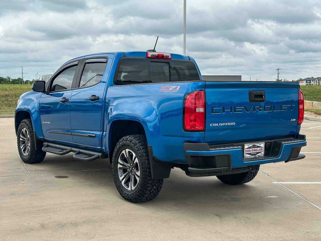 View vehicle photo 5