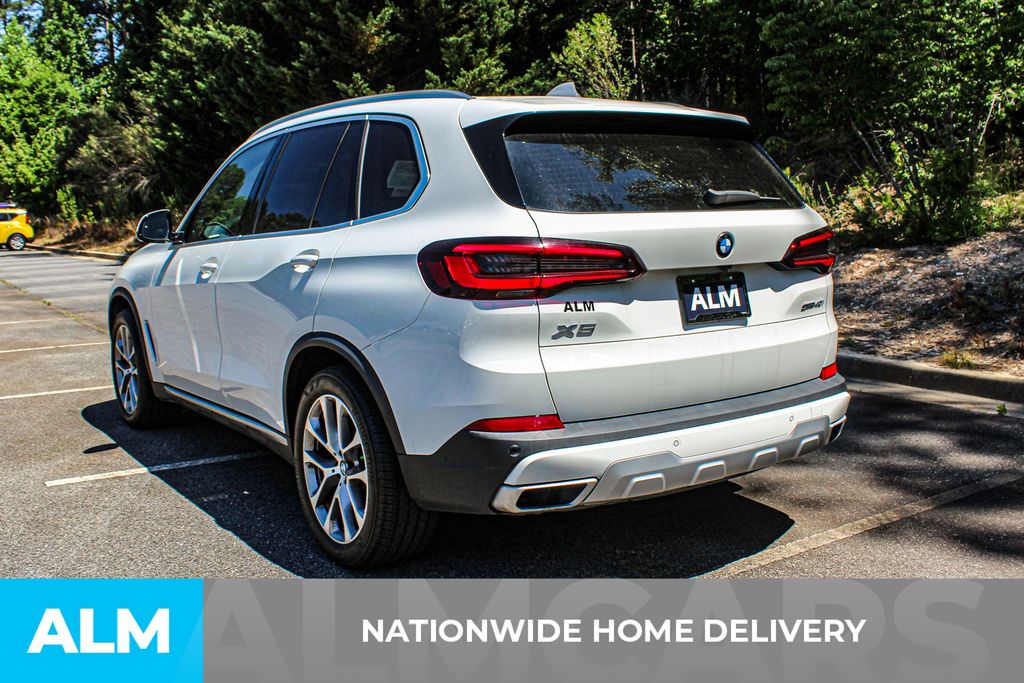 Used 2022 White BMW sDrive40i image 5