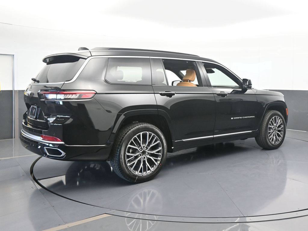 New 2025 Diamond Black Crystal Pearlcoat Jeep Summit image 6