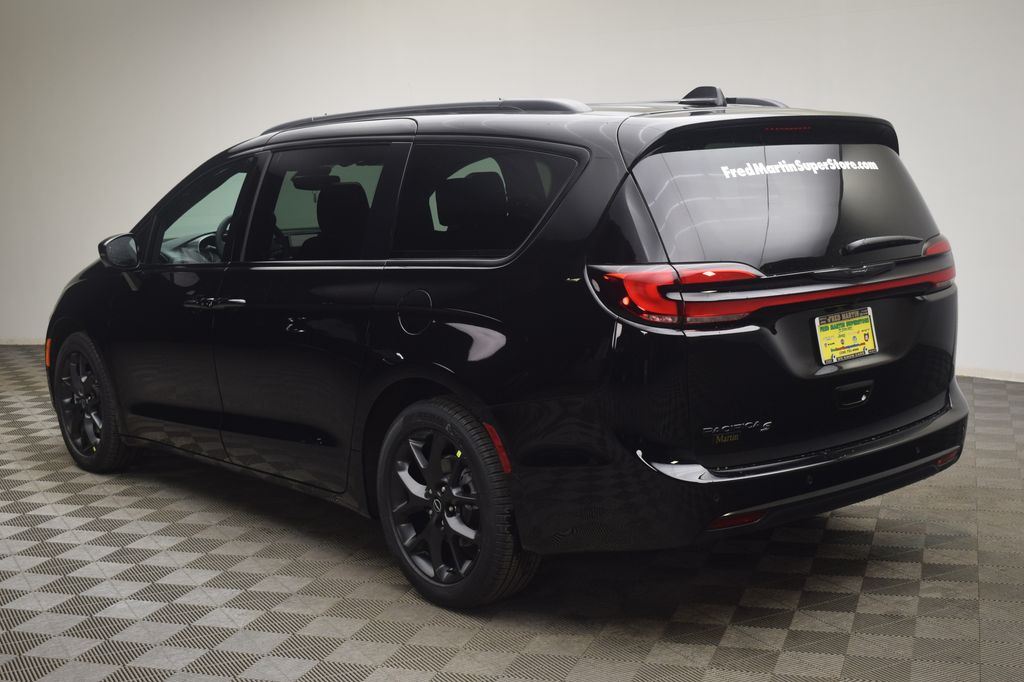 new 2026 Chrysler Pacifica car, priced at $44,465