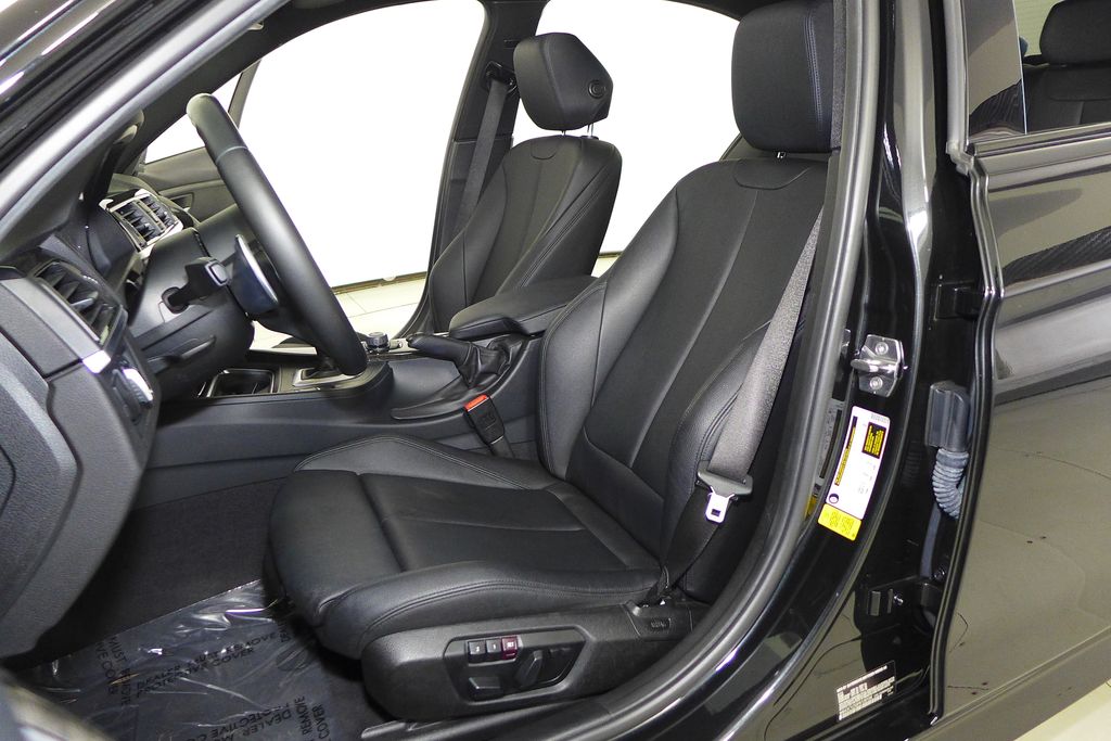Thumbnail: 2015 BMW 3 Series - 22