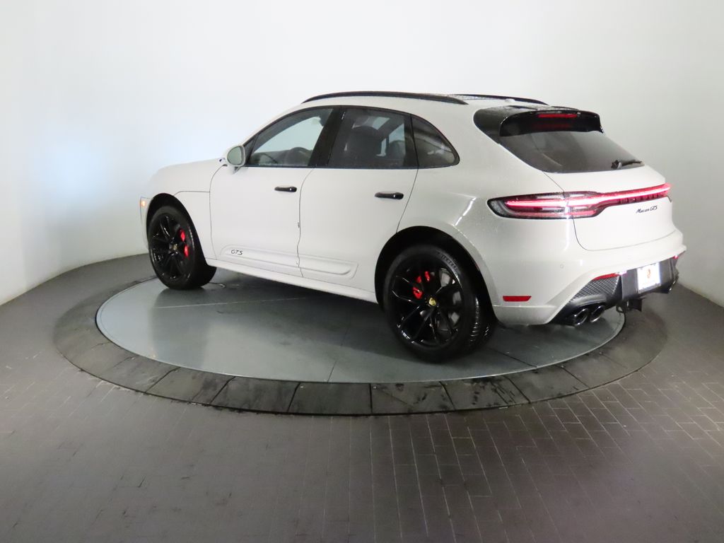 Thumbnail: 2026 Porsche Macan - 3