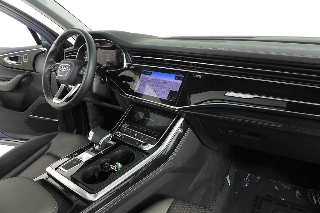 Thumbnail: 2025 Audi Q7 - 13