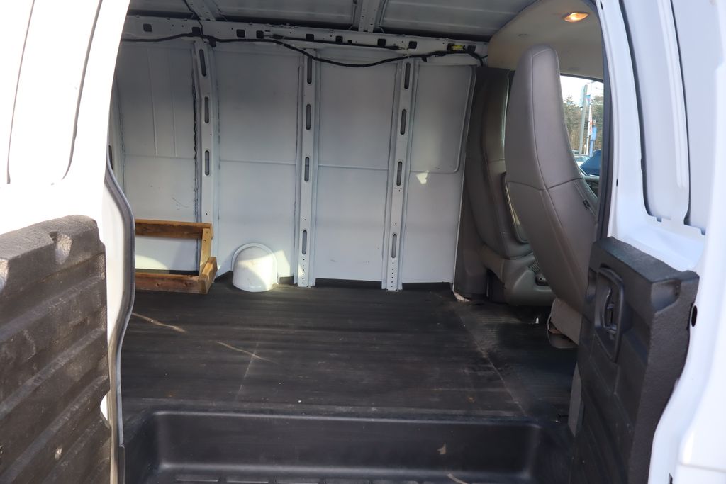 2017 GMC Savana 2500 Work Van 7