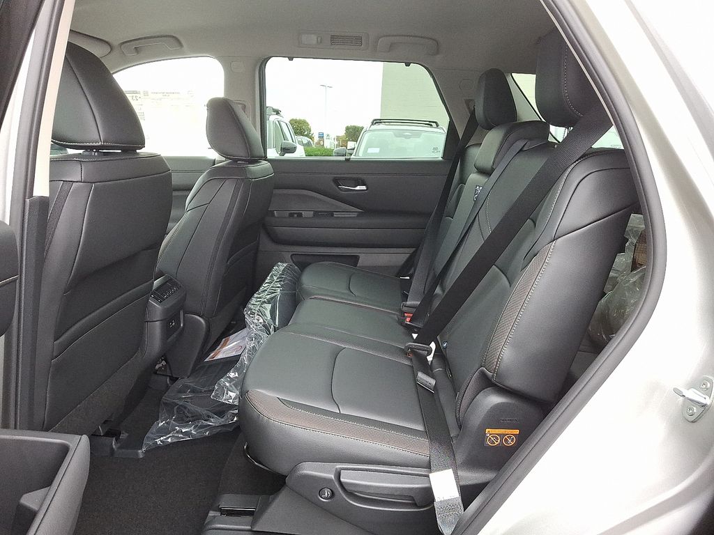 Thumbnail: 2025 Nissan Pathfinder - 6