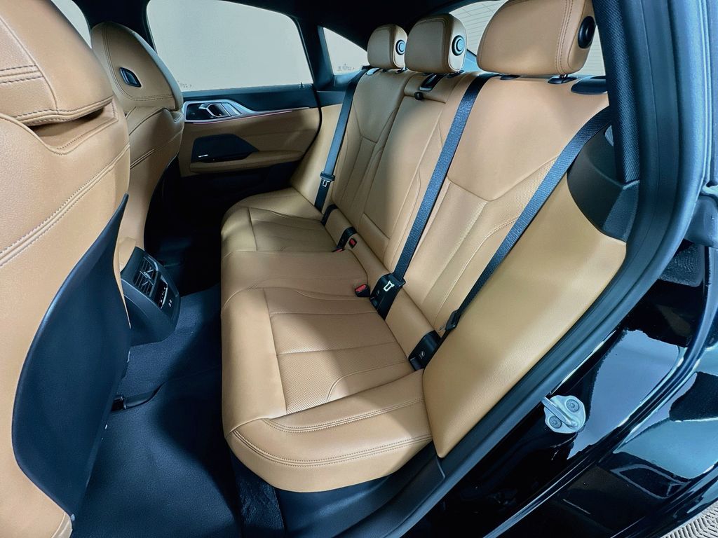 Thumbnail: 2026 BMW i4 - 17