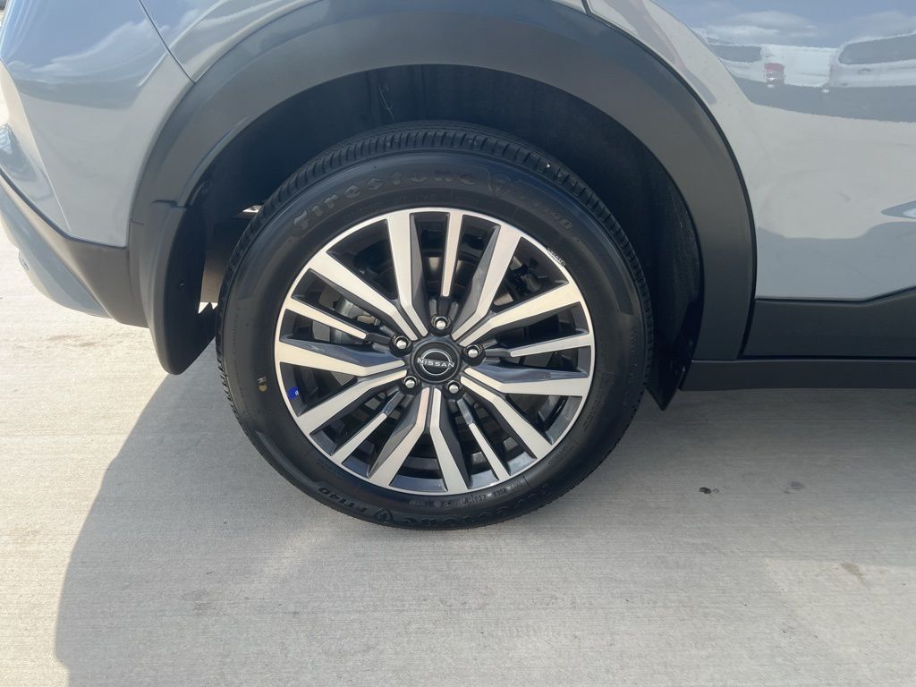2024 Boulder Gray Pearl Nissan Kicks SV FWD SUV