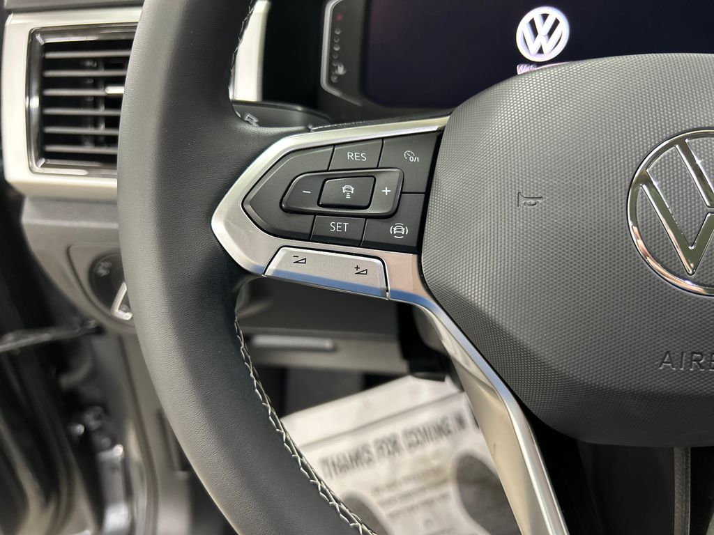 Certified Used 2022  Volkswagen 3.6L V6 SE w/Technology image 21
