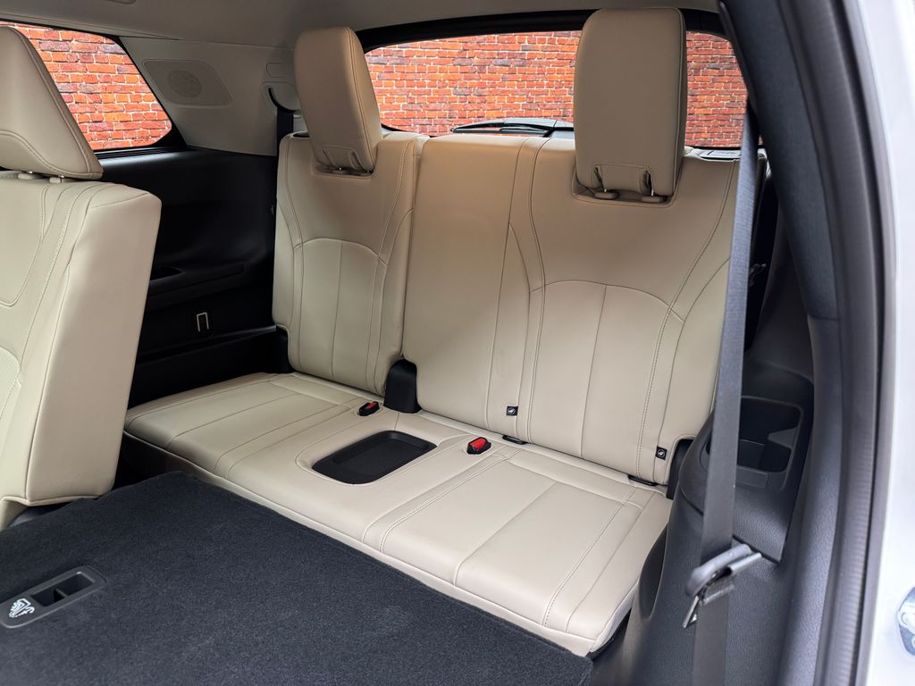 Used 2024 White INFINITI LUXE image 4