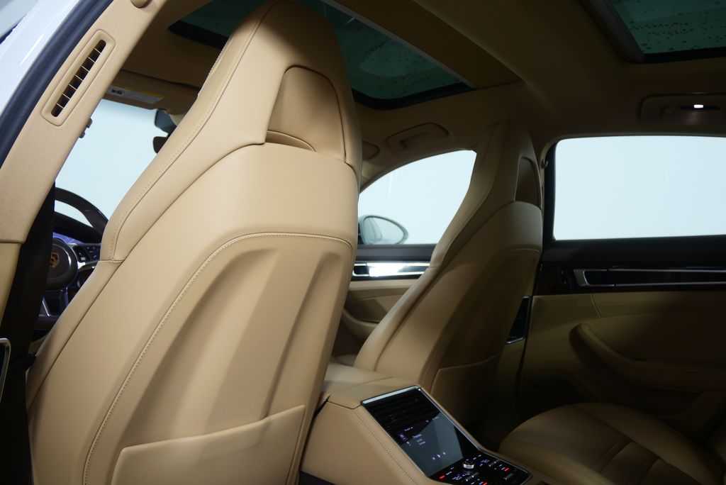 Thumbnail: 2019 Porsche Panamera - 21