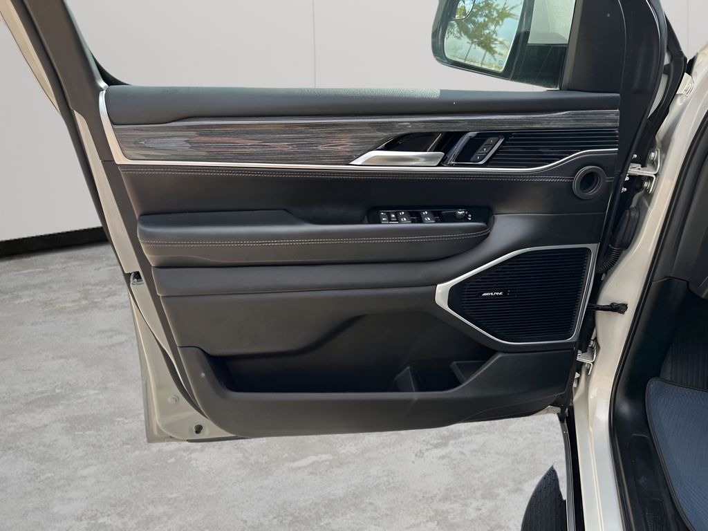 Used 2022 White Jeep Series II image 25