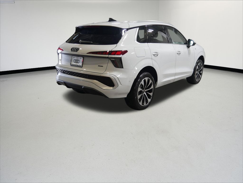 Thumbnail: 2026 Audi Q3 - 5