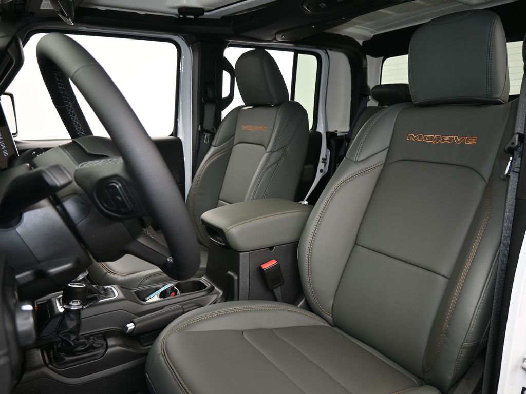 New 2026 bright white clearcoat Jeep Mojave image 10