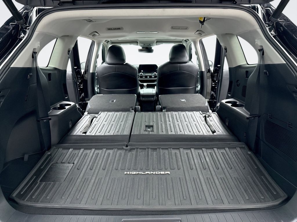 Thumbnail: 2023 Toyota Highlander - 25