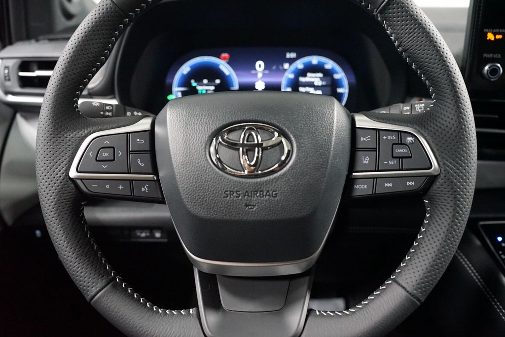 Thumbnail: 2025 Toyota Sienna - 12