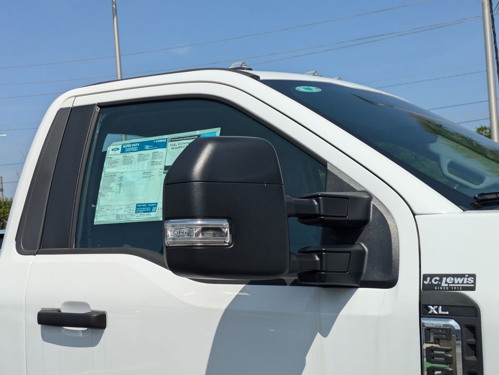 2025 Ford F-600 Chassis XL