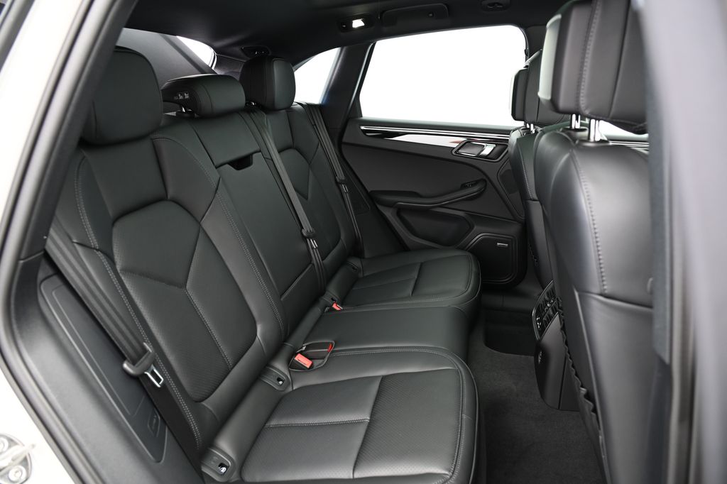 2024 Porsche Macan  19