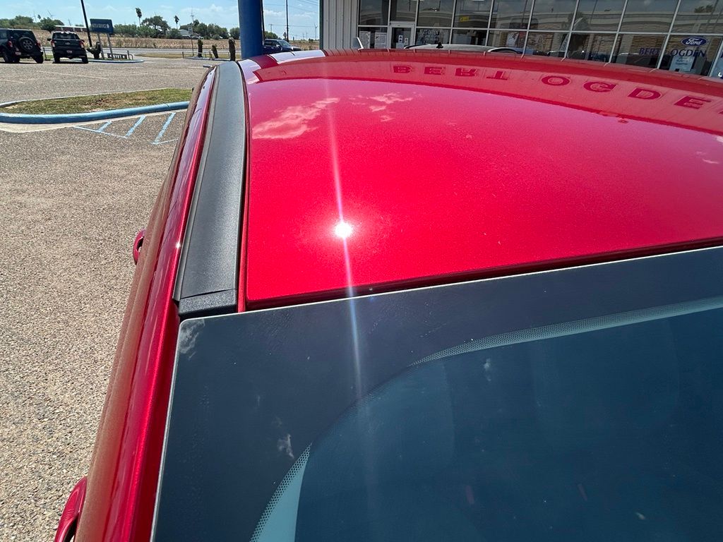 Used 2021 Red Ford SE image 7