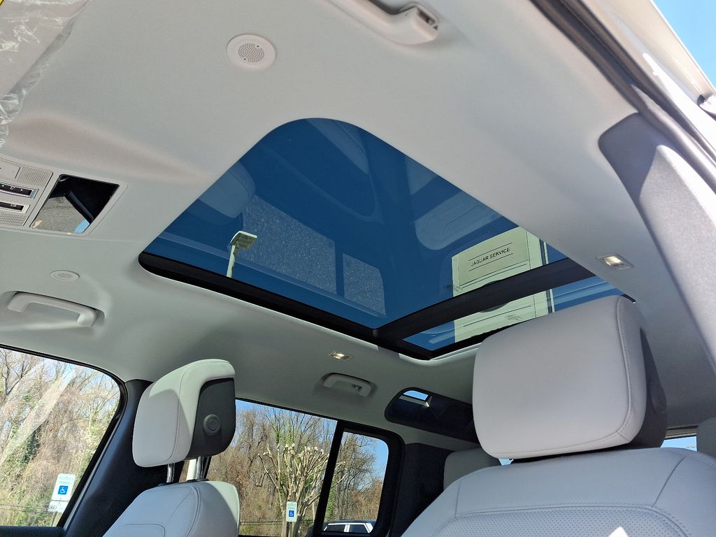 2025 Land Rover Defender 110 11