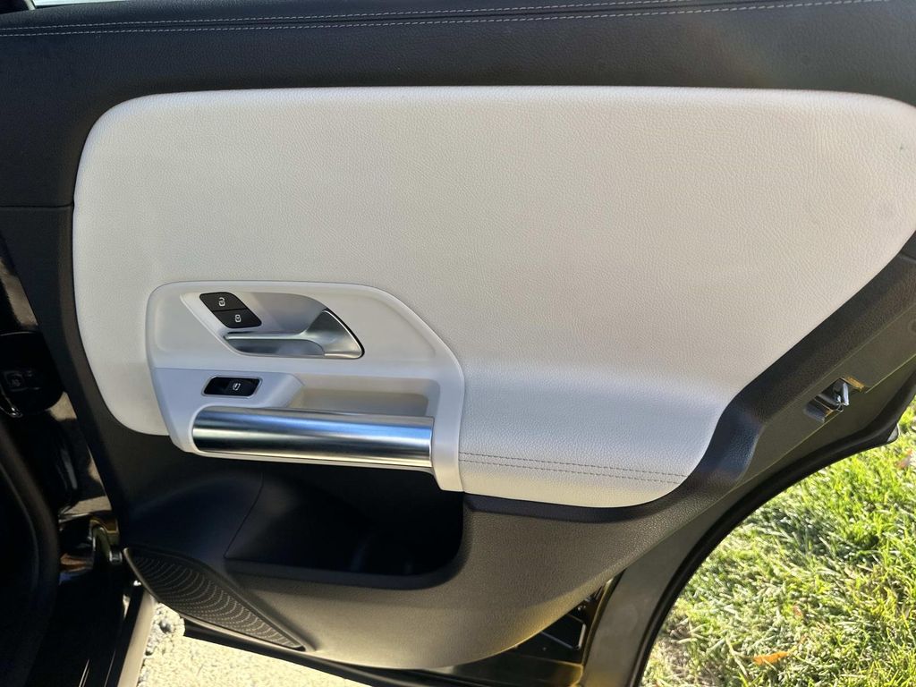 Thumbnail: 2021 Mercedes-Benz GLA - 24