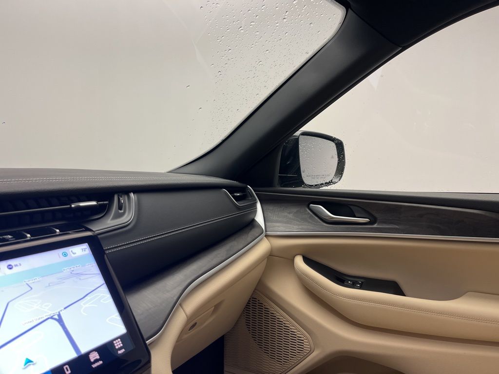 Thumbnail: 2024 Jeep Grand Cherokee - 22