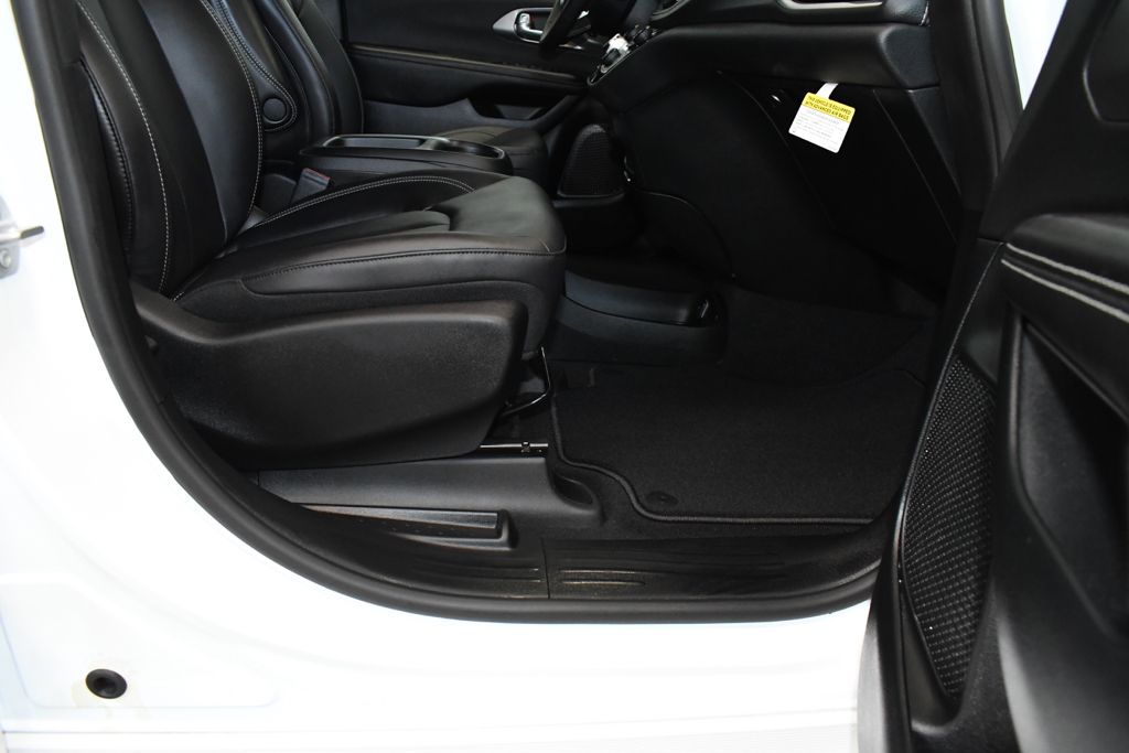 Used 2026 White Chrysler Select image 24